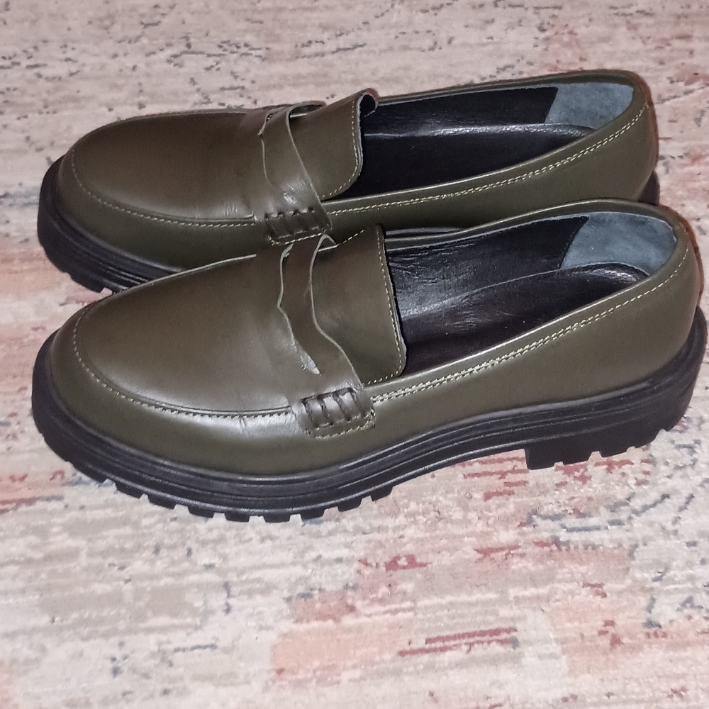 DNA Footwear Moss Green Slip On Loafers Women's Size 41